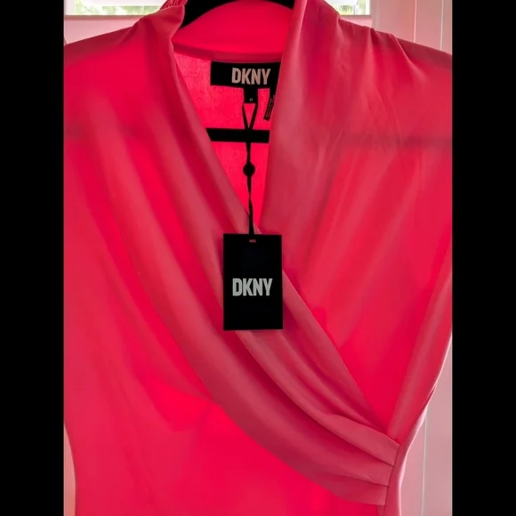 DKNY Short Sleeve Side Ruche Top NWT - Picture 2 of 9